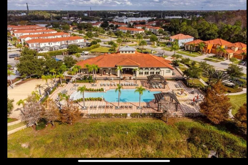 Exterior view 3, M&C Zenith, Osceola