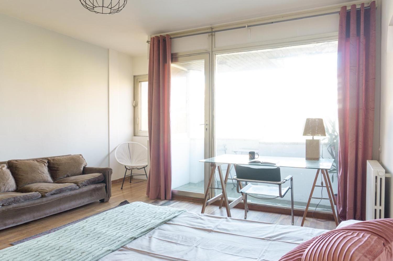 Guestroom, Rooms In Beautiful Apartment In Gracia, Barcelona
