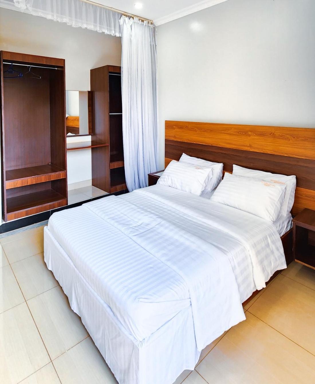 3, Victors Valley Hotel, Jinja