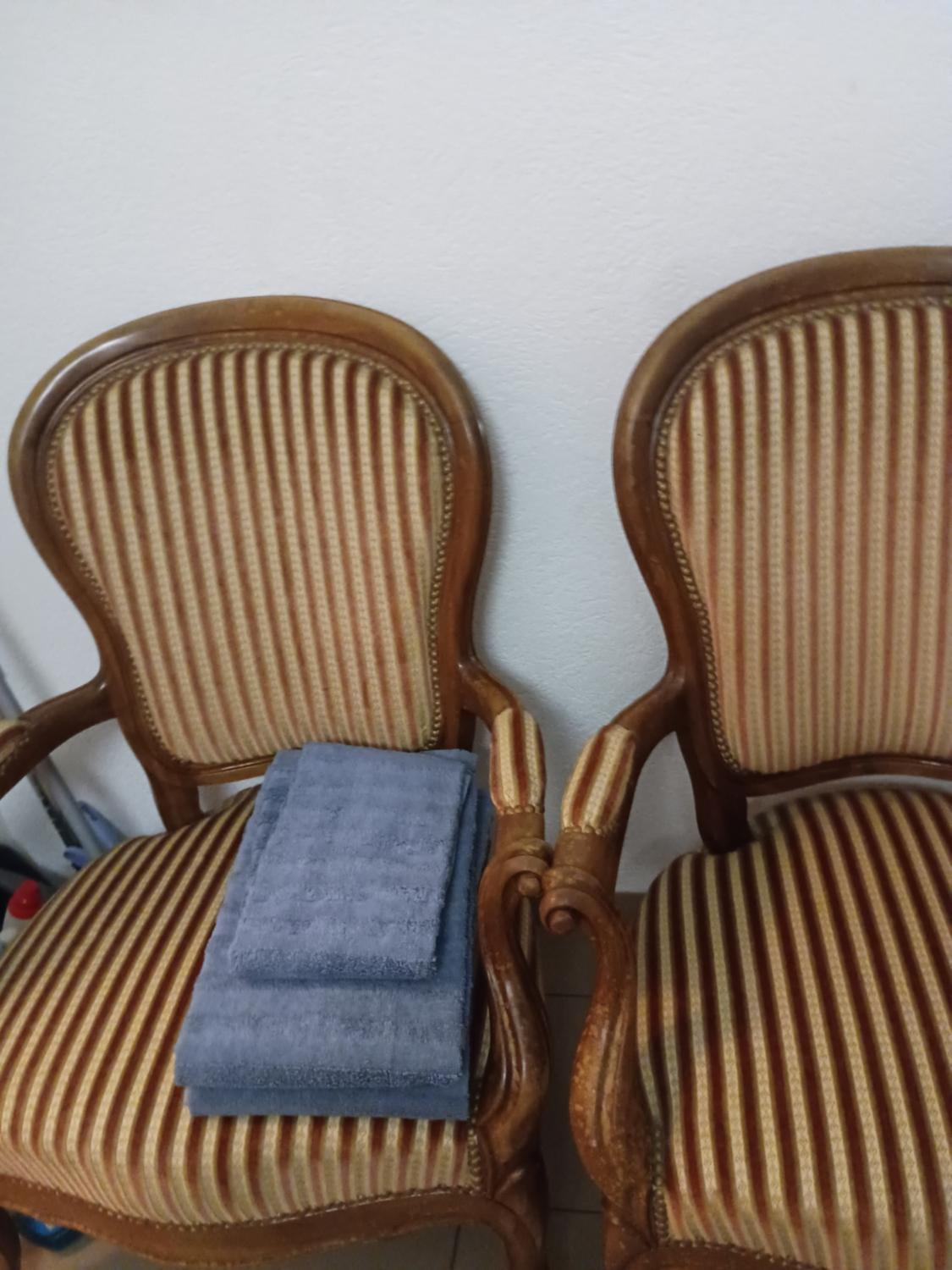 2, Bed in shared vintage room, old town, kitchen ,no net, Biel
