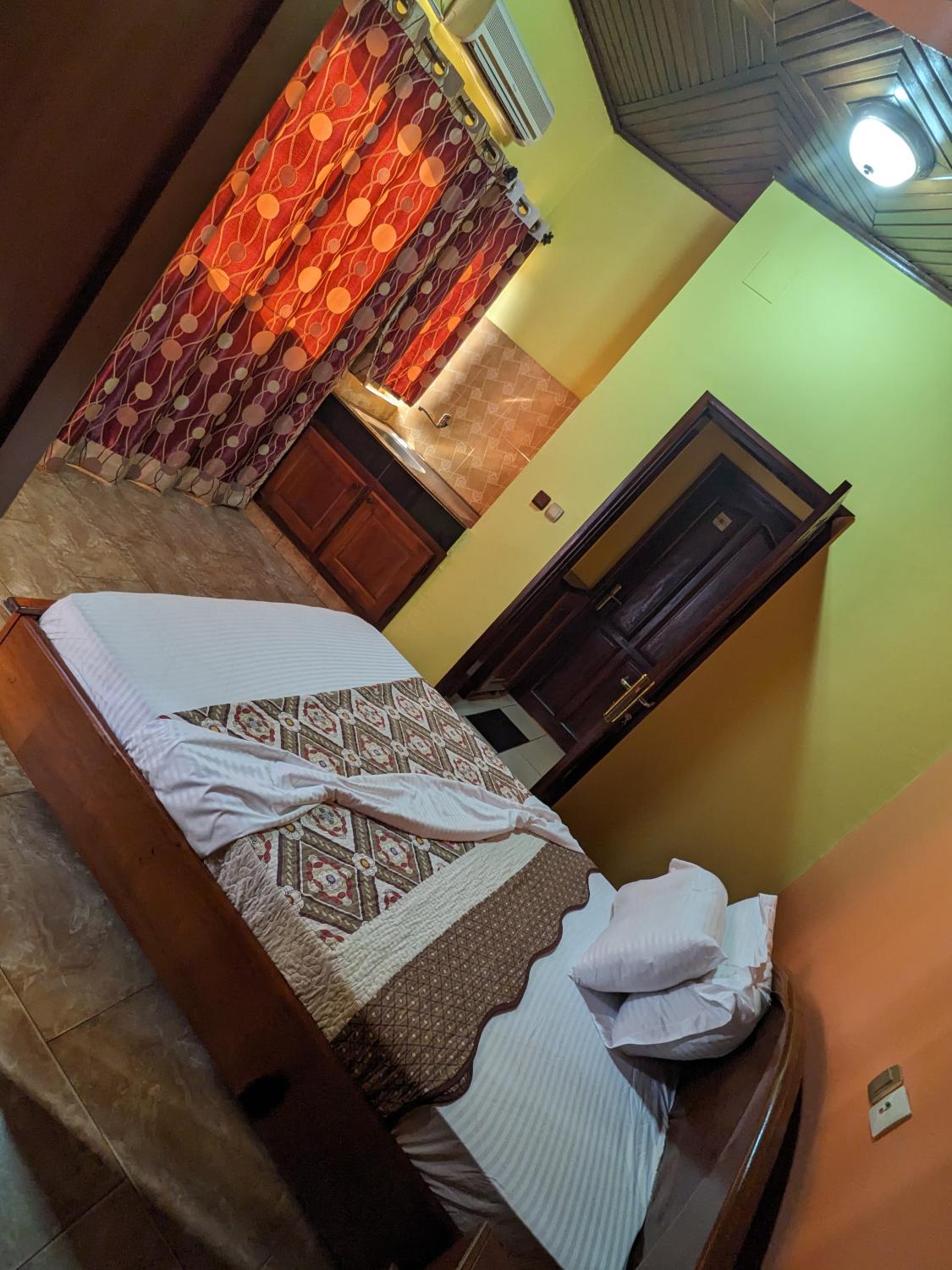 3, Parfait hotel, Mfoundi