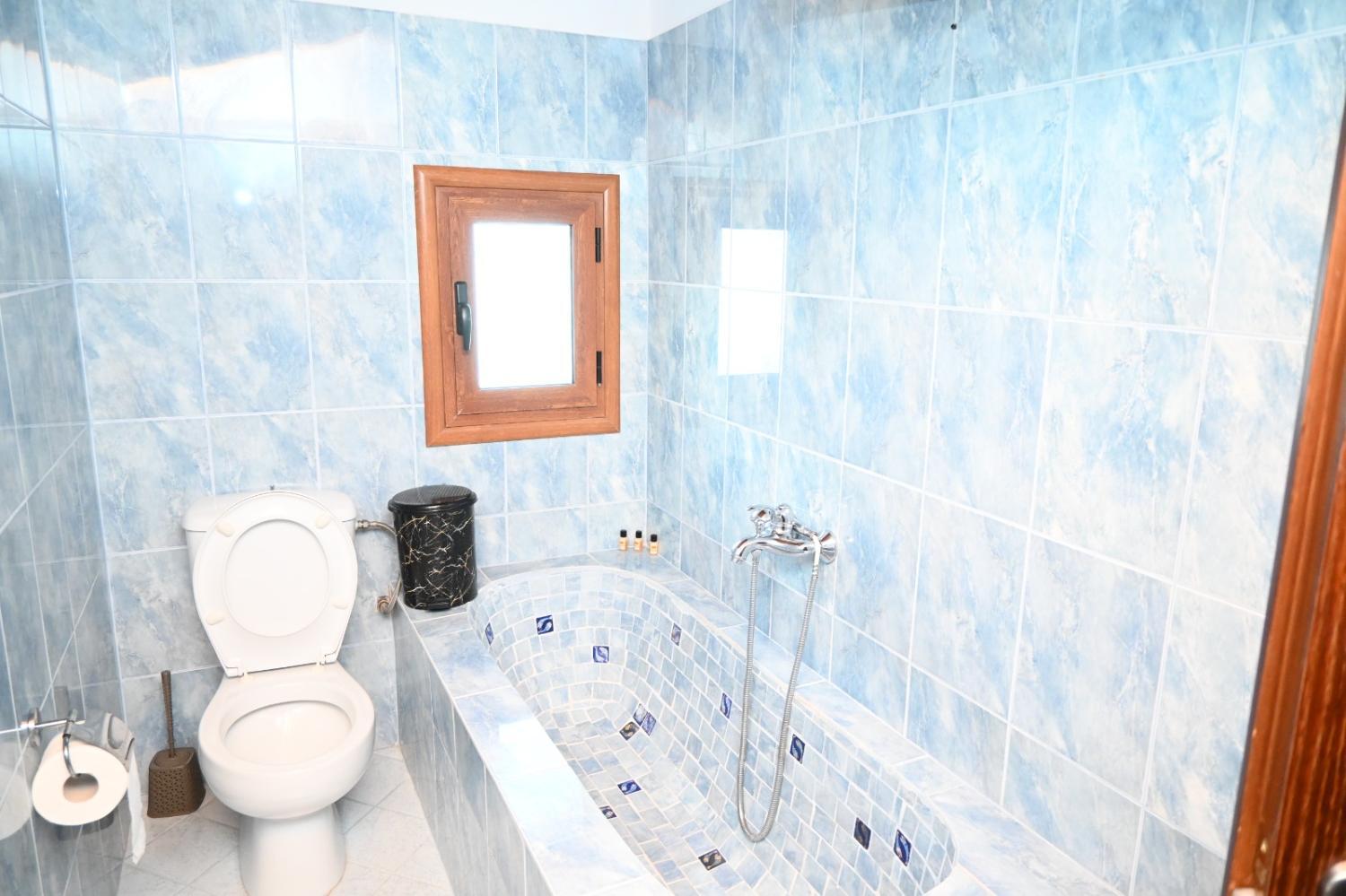 Bathroom 4, Amelia's Apartments, Sarandës