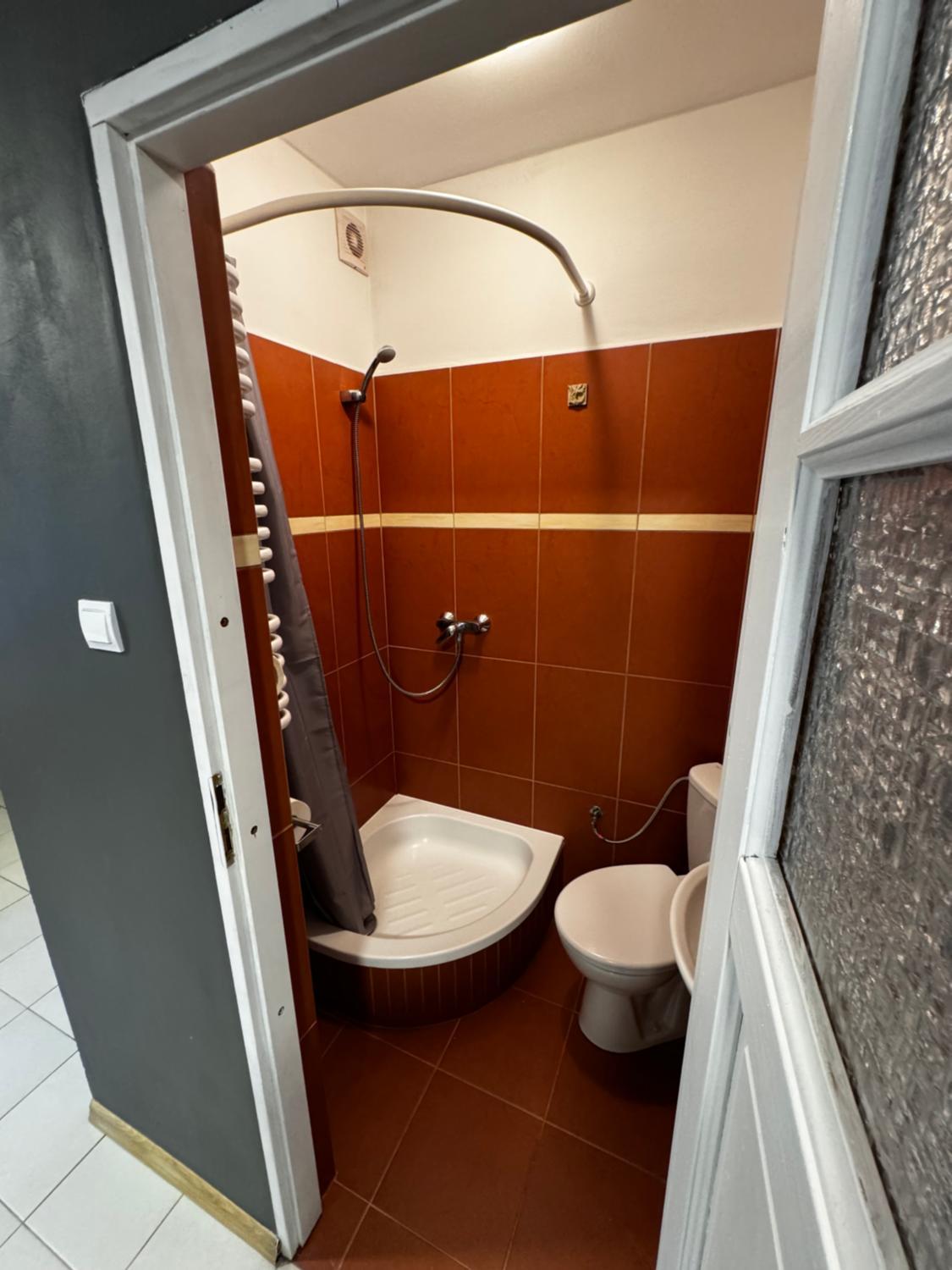 Bathroom 1, Pokoje "u Romana", Piotrków Trybunalski