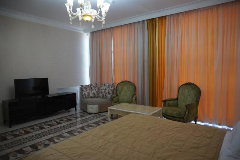 5, Golden Hotel, Bakı