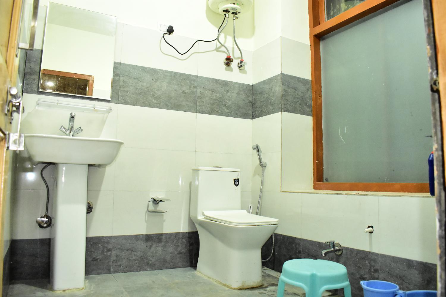 Bathroom, Yangla eco lodge and homestay, Lahul & Spiti