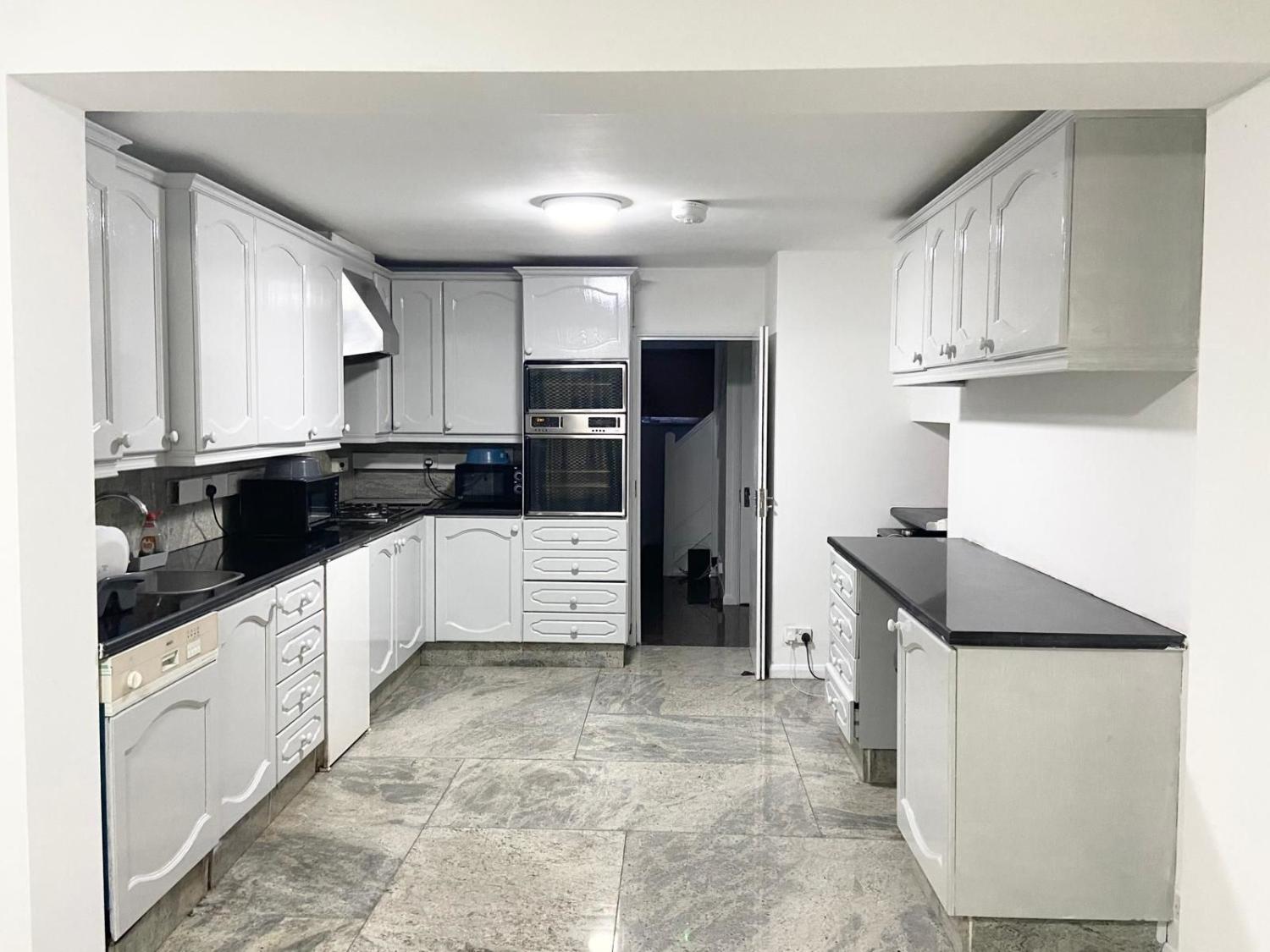 Kitchen 2, THE ROYAL BOUTIQUE HEATHROW LODGE by LONDON, London