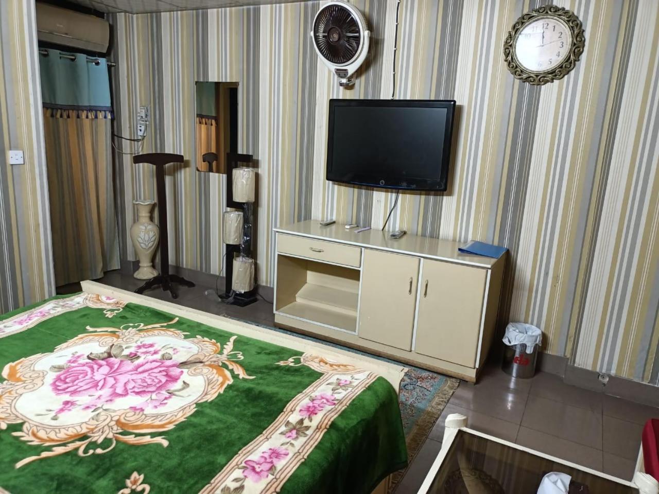 5, Lepari hotel, Gujranwala