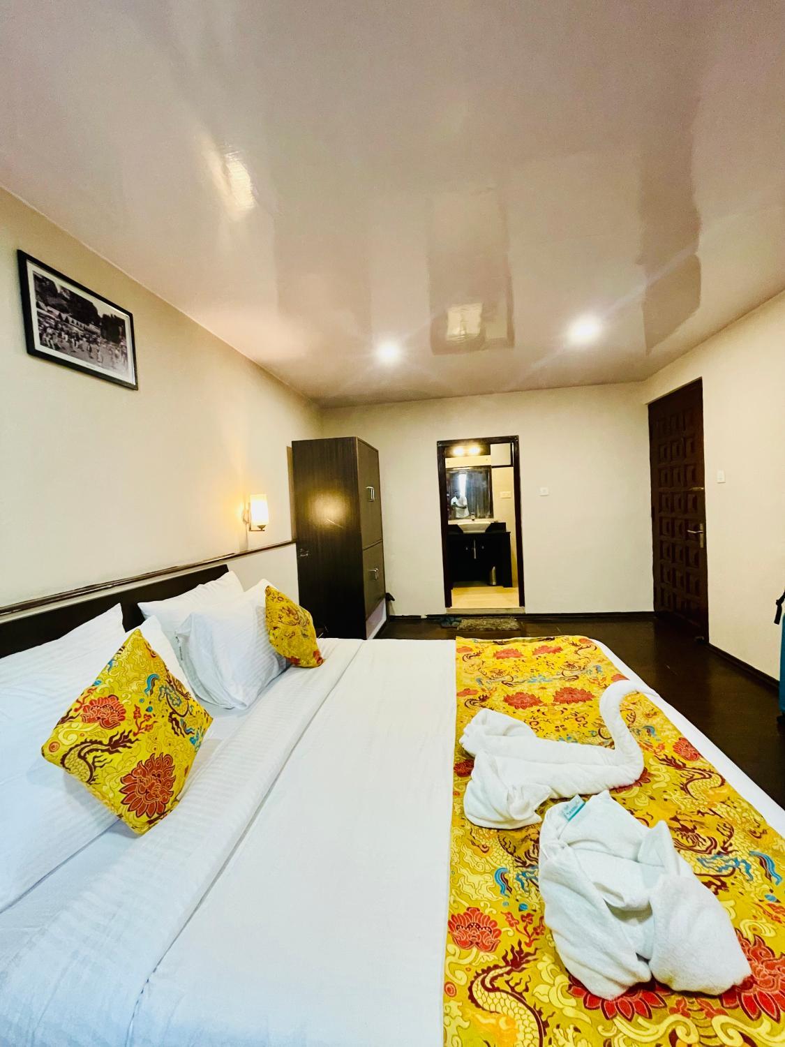 5, Hotel Royal Suites Walkin Distance Prem Mandir, Mathura