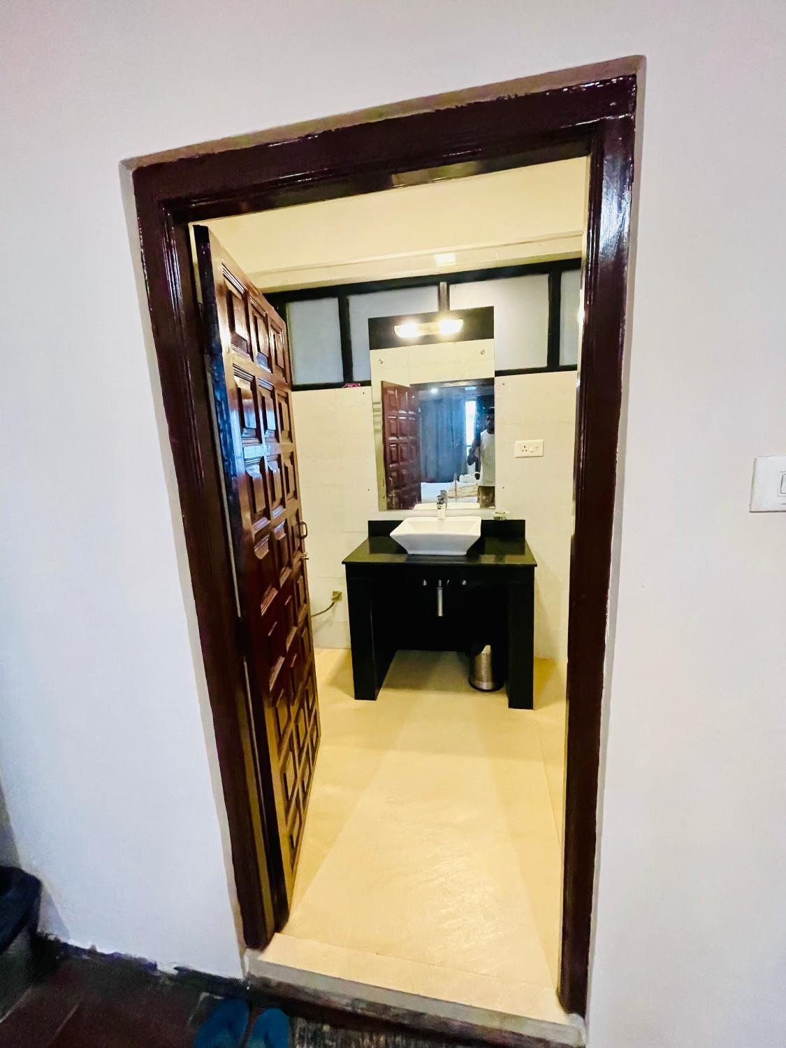 2, Hotel Royal Suites Walkin Distance Prem Mandir, Mathura
