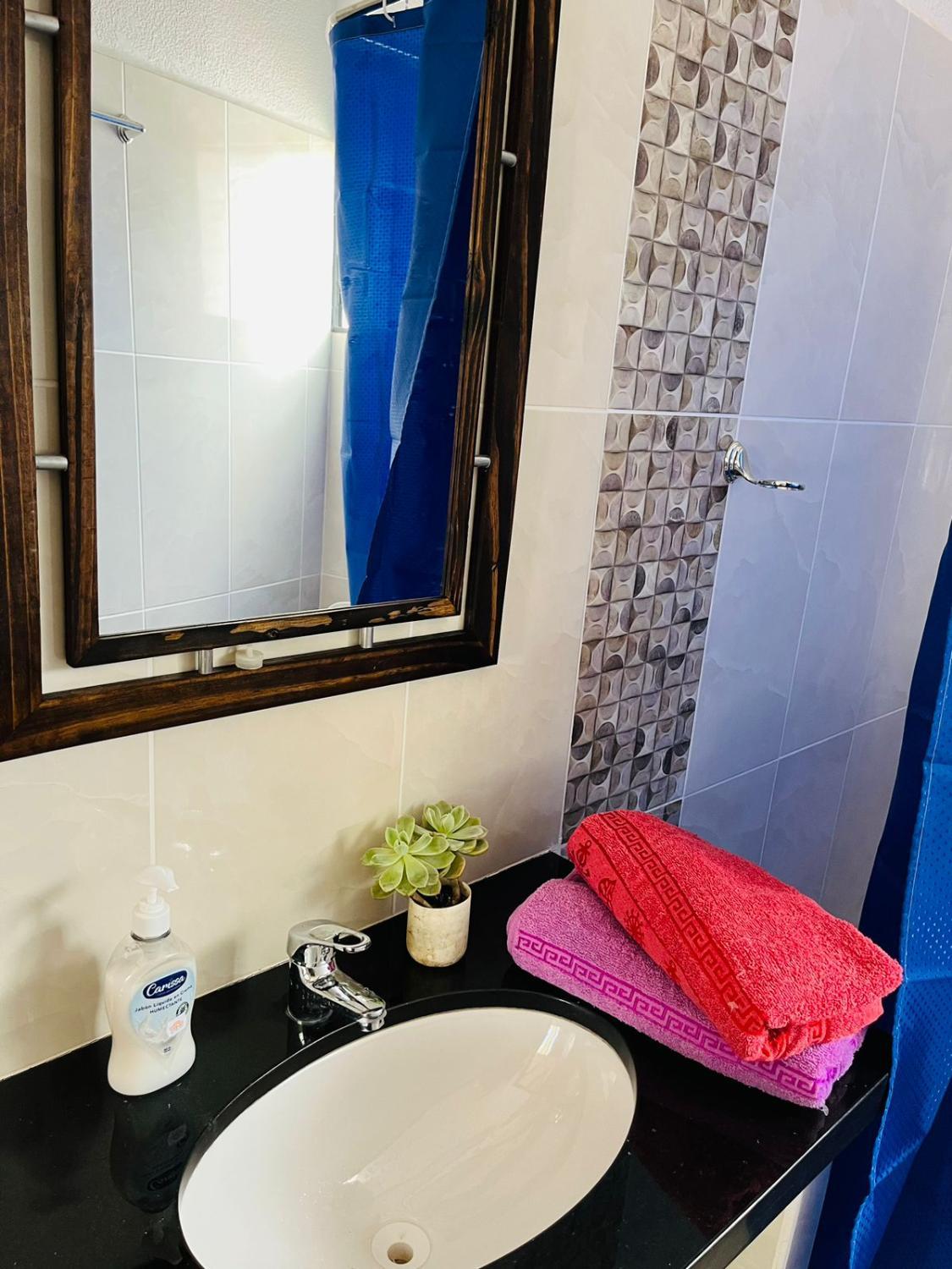 Bathroom 4, Anja's Guest House, Florida