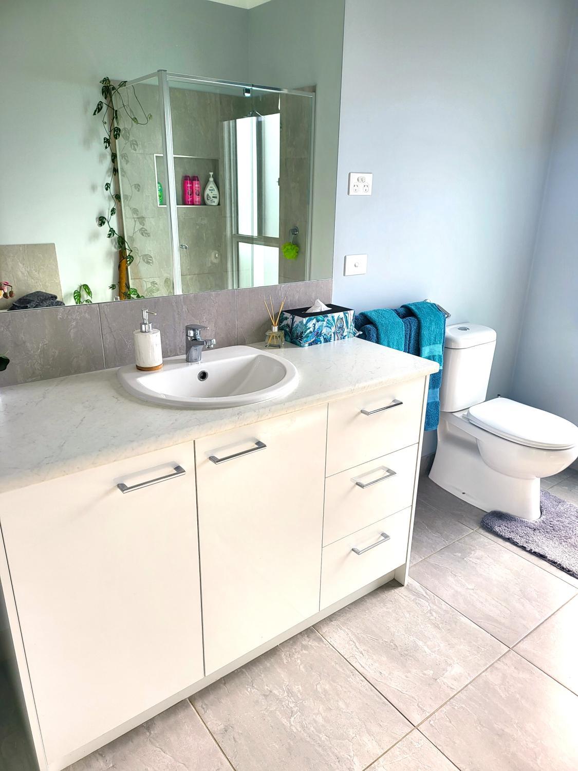 Bathroom 3, Australian Wildlife At Your Door, Golden Plains - North-West