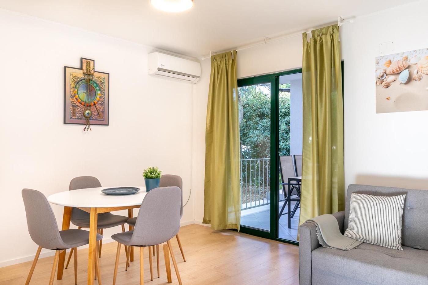 Facilities 2, The Plaza Ground Floor Apartments, Blato