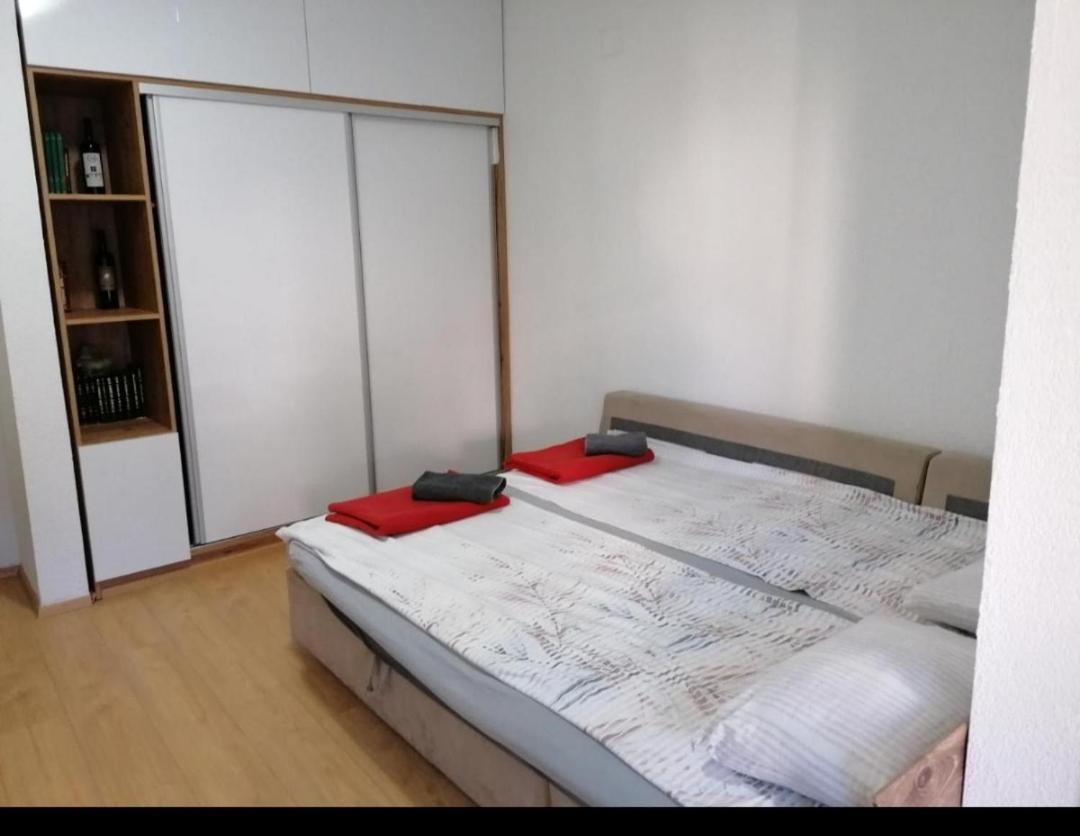 2, Nomce garden room