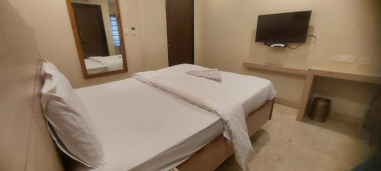 5, Sri Aditya Inn, East Godavari