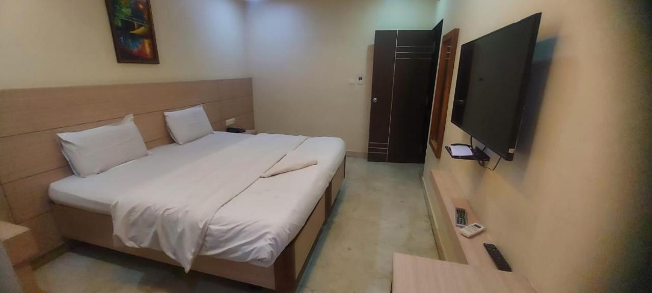 3, Sri Aditya Inn, East Godavari