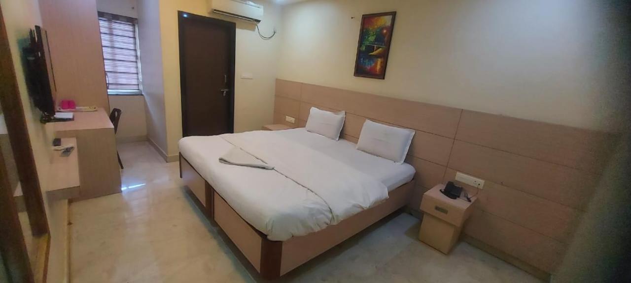 2, Sri Aditya Inn, East Godavari