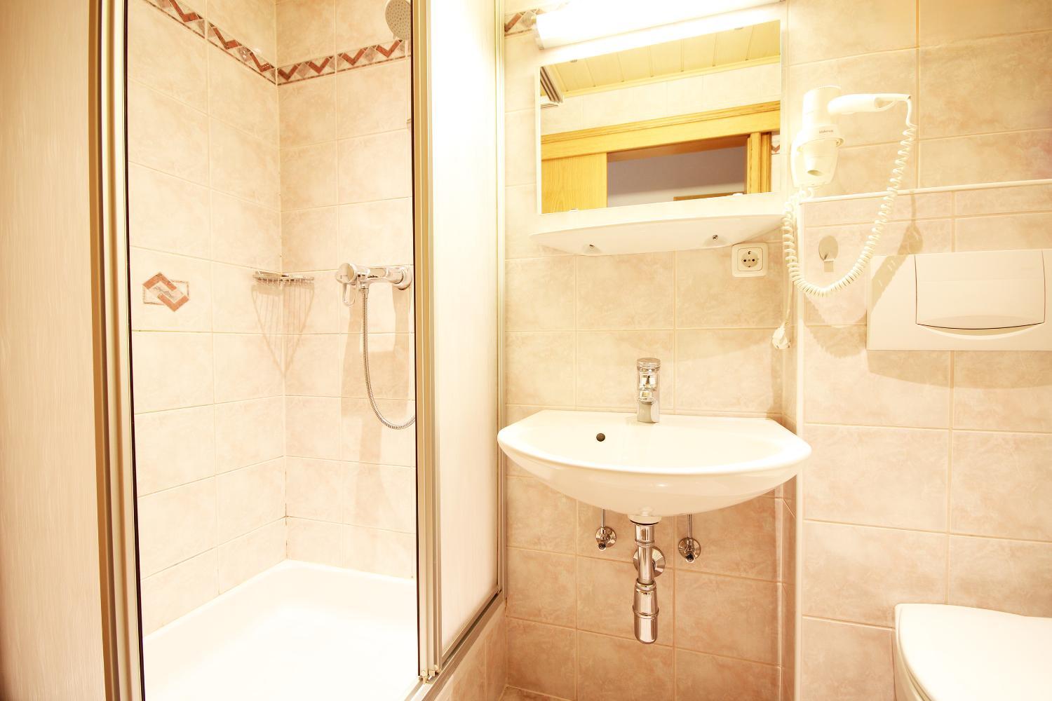 Bathroom 3, Almliesl LEOG-721, Zell am See