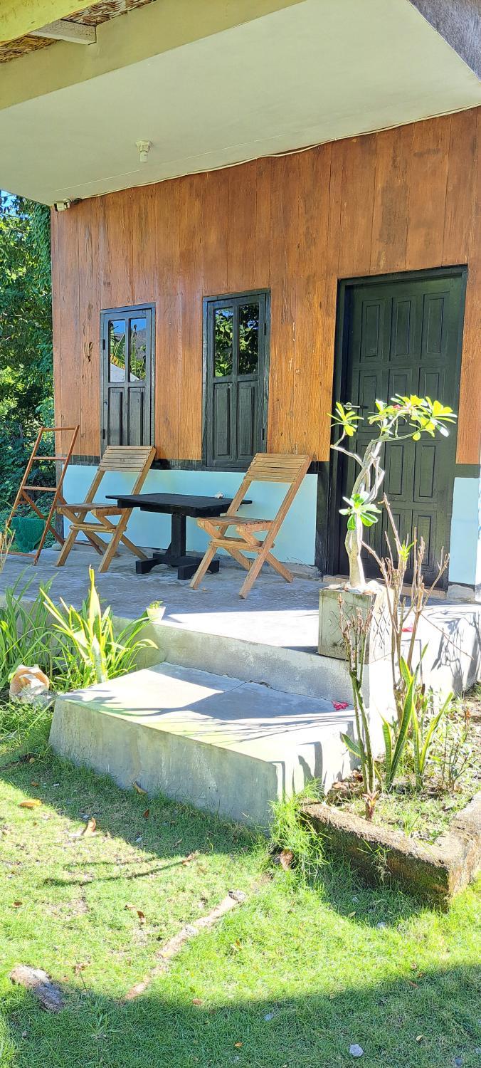 3, Nirvana bungalow's, Ngada