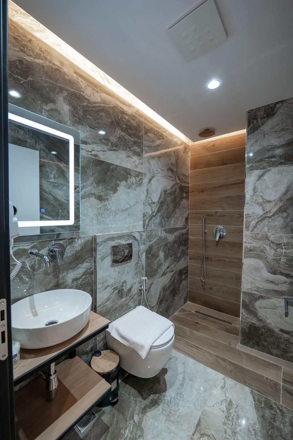 Bathroom 3, ABOJA Inn, Sarandës