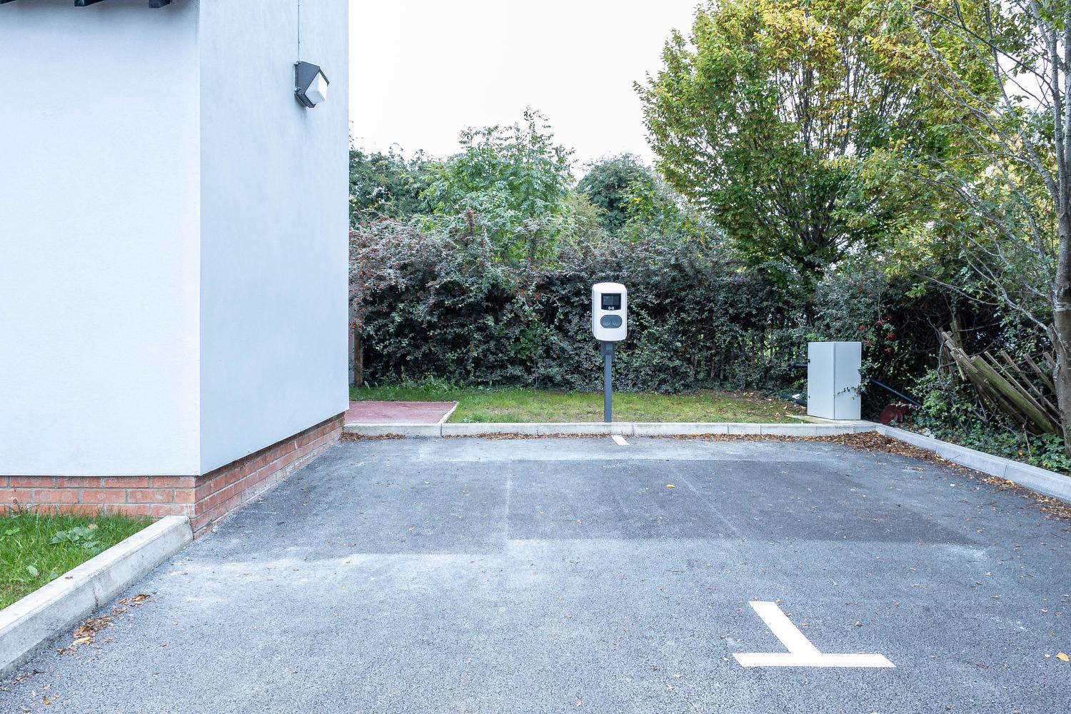 3, Modern Apt with Free Parking & Park Views in MK, Milton Keynes