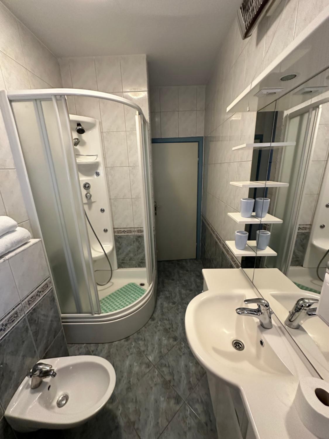 Bathroom 3, VS Rooms, Split