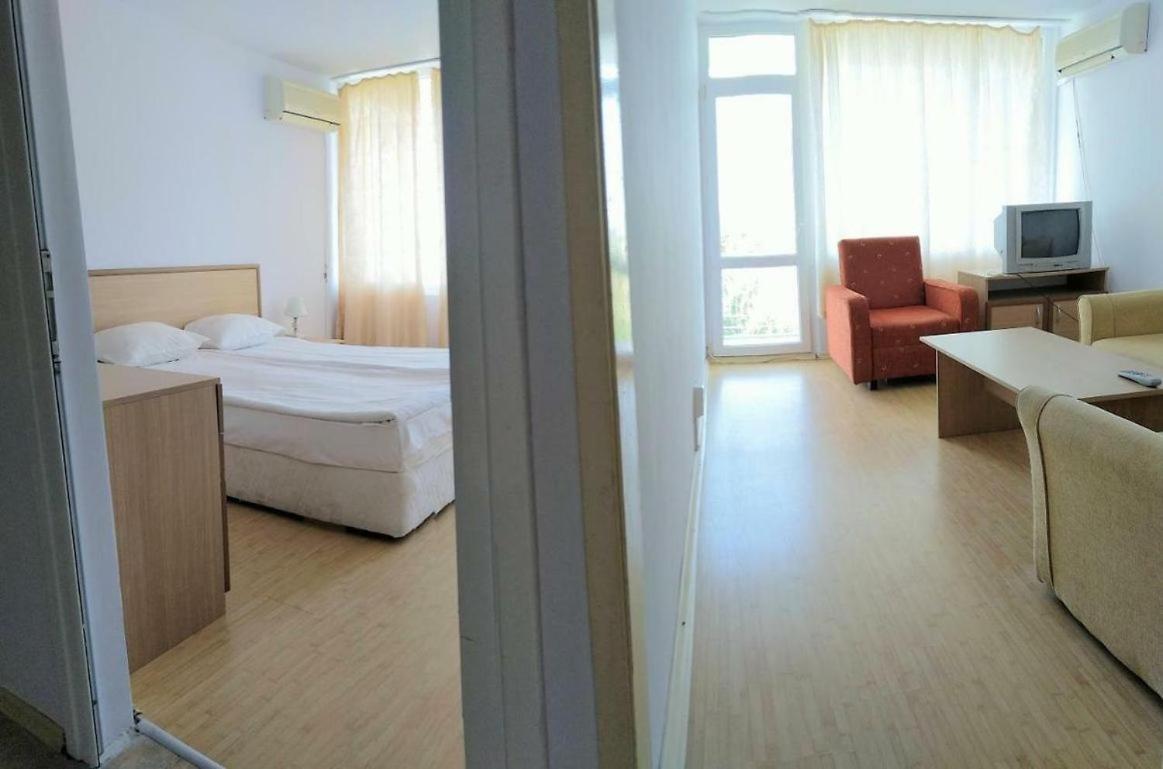 2, Хотел Зора, Balchik
