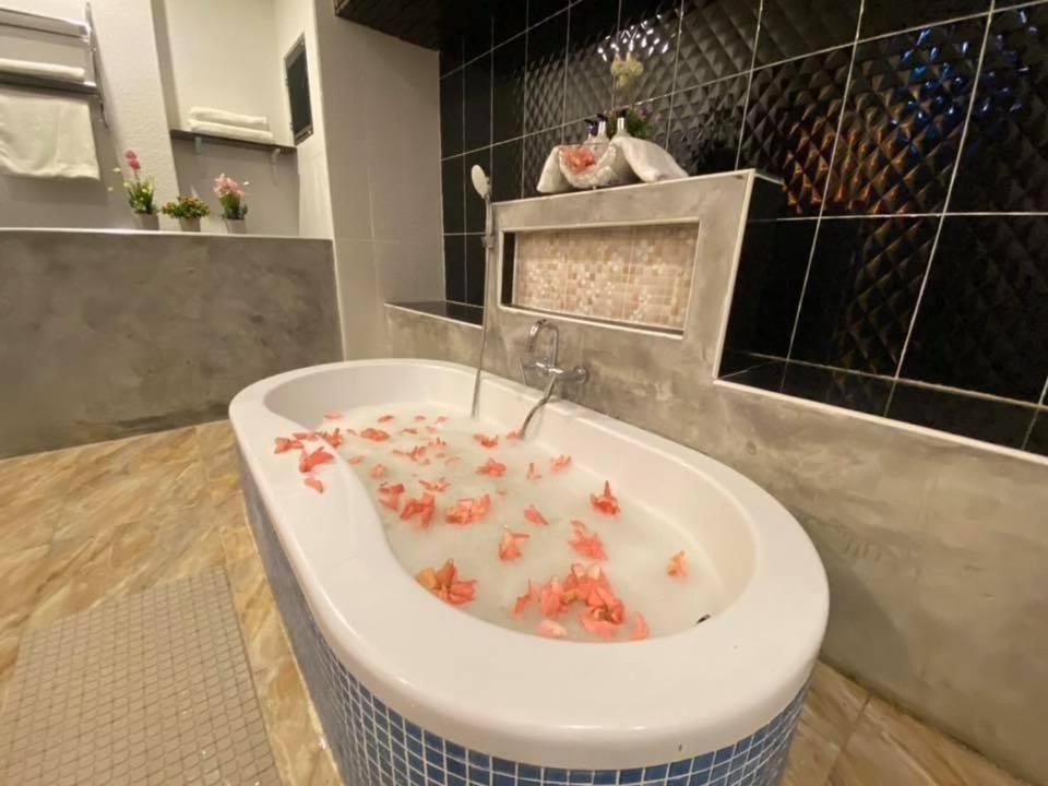 4, The Royal Beach Resort, Nua Khlong