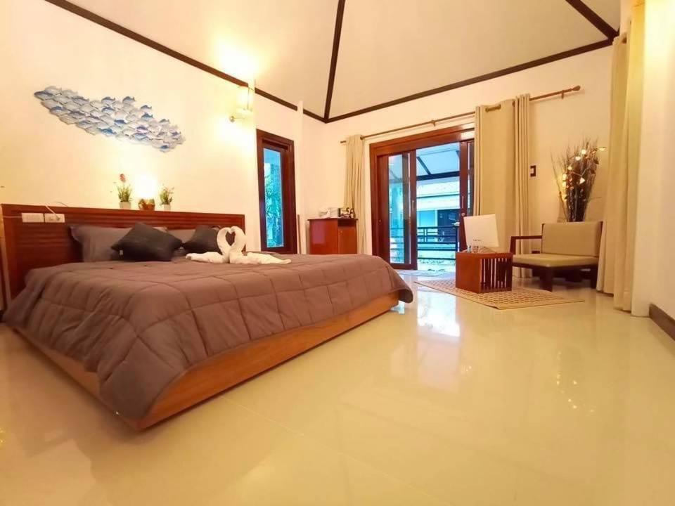 2, The Royal Beach Resort, Nua Khlong