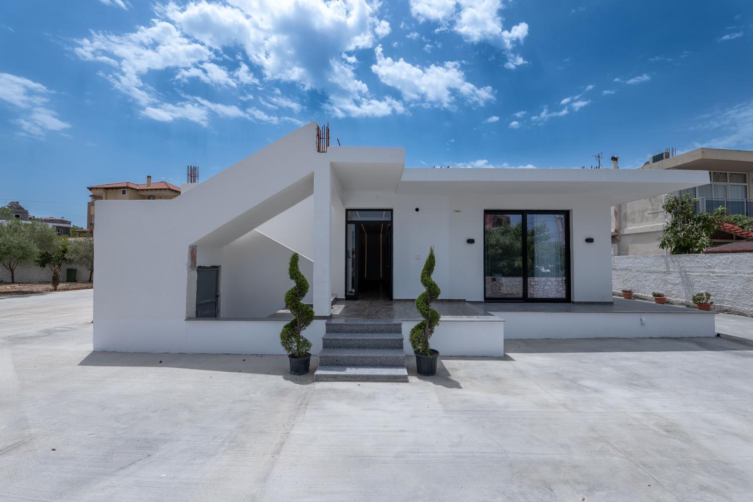 Entrance 4, ABOJA Inn, Sarandës