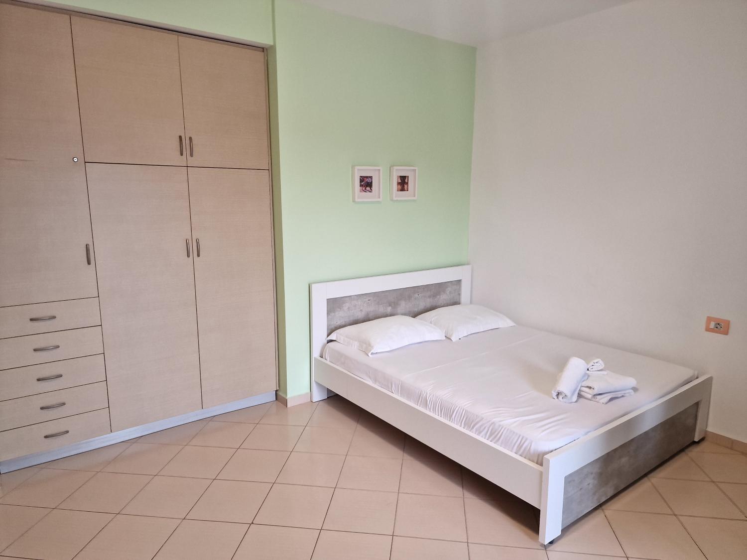 5, Marina Suites, Sarandës