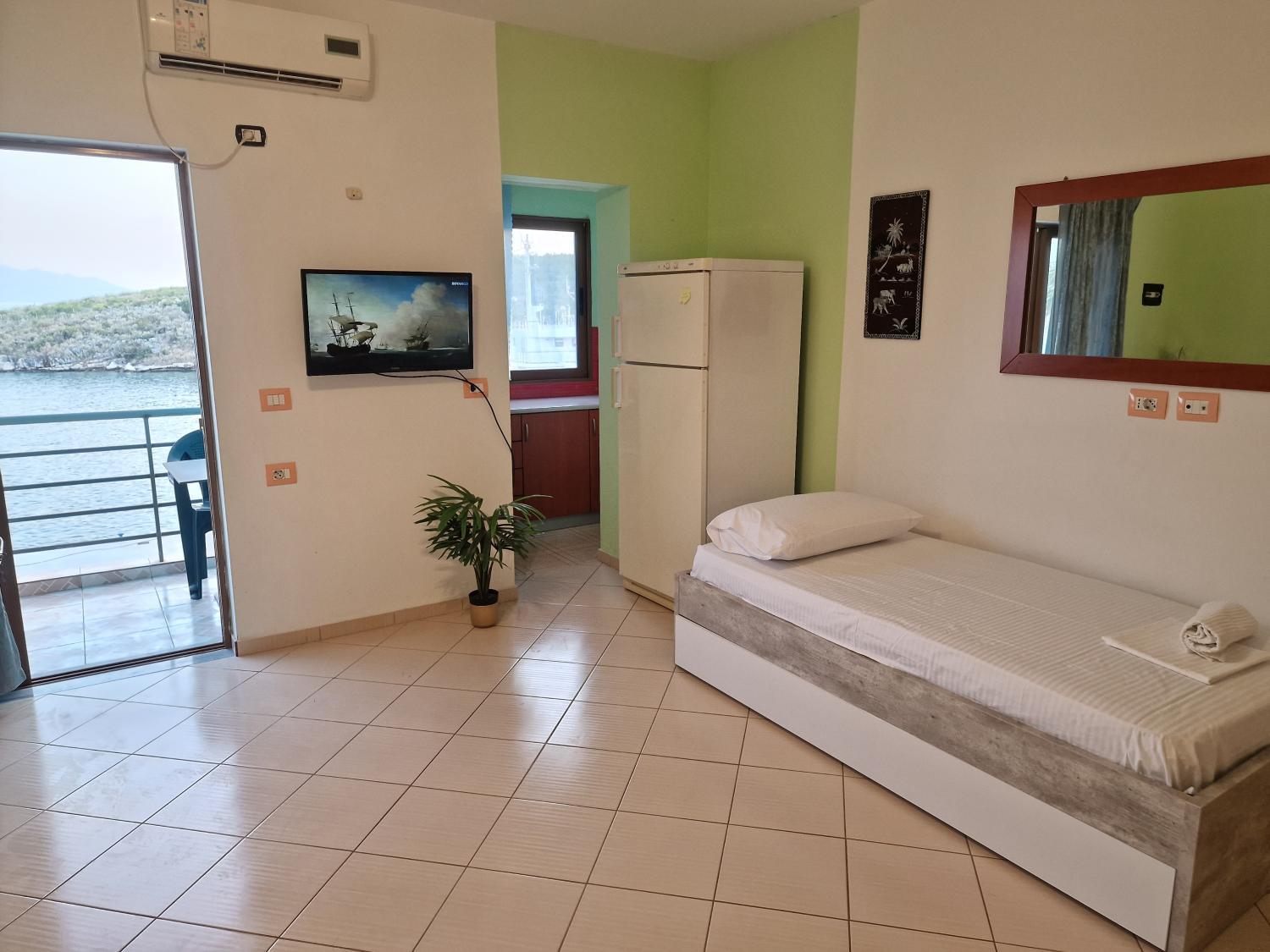 2, Marina Suites, Sarandës