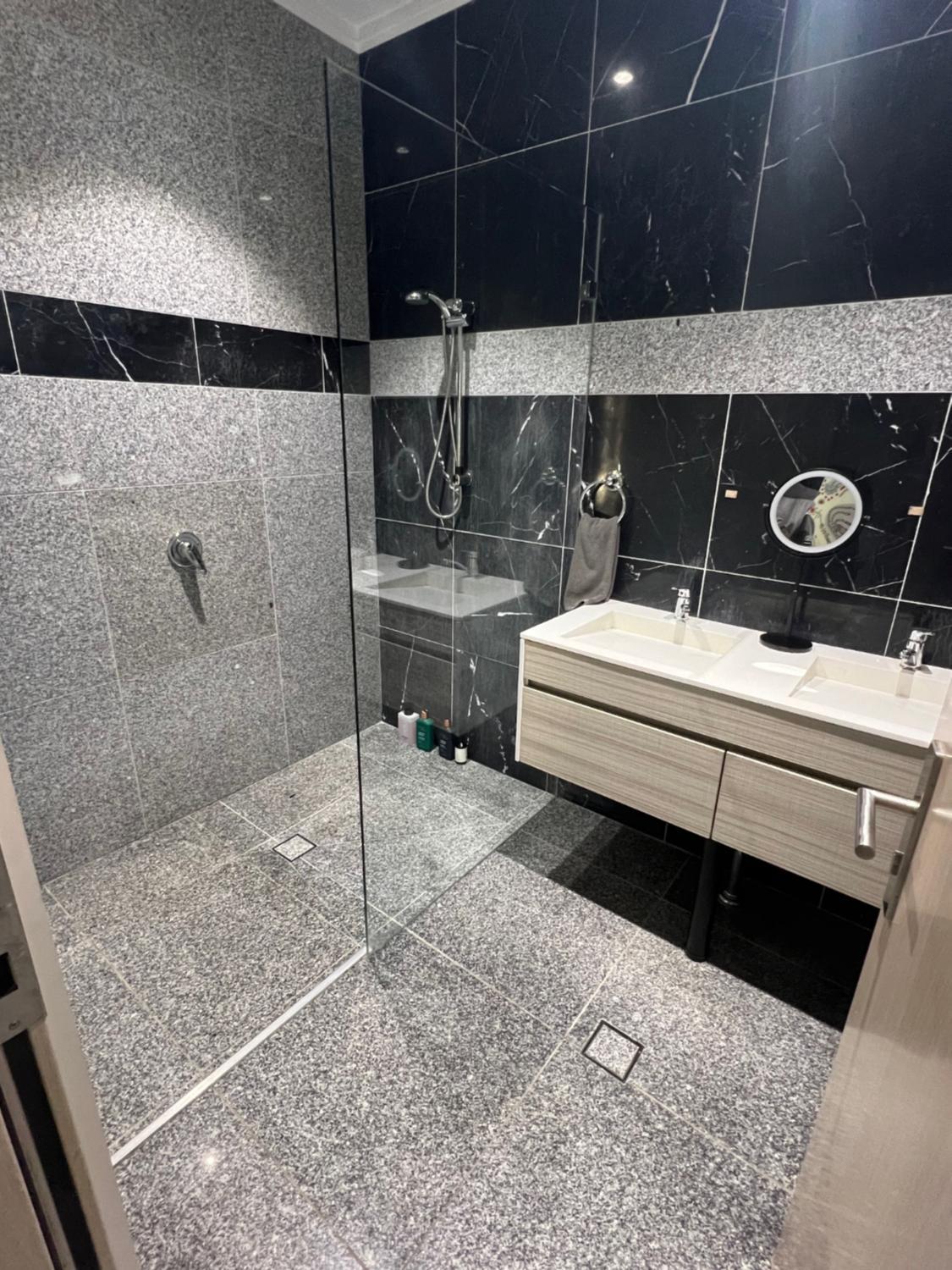 Bathroom 2, Lake Macquarie Manor, Lake Macquarie - West