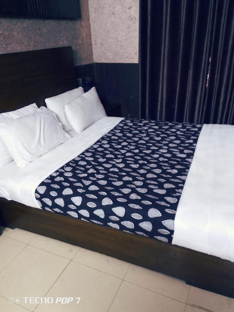 4, Royal Gulberg Hotel, Lahore