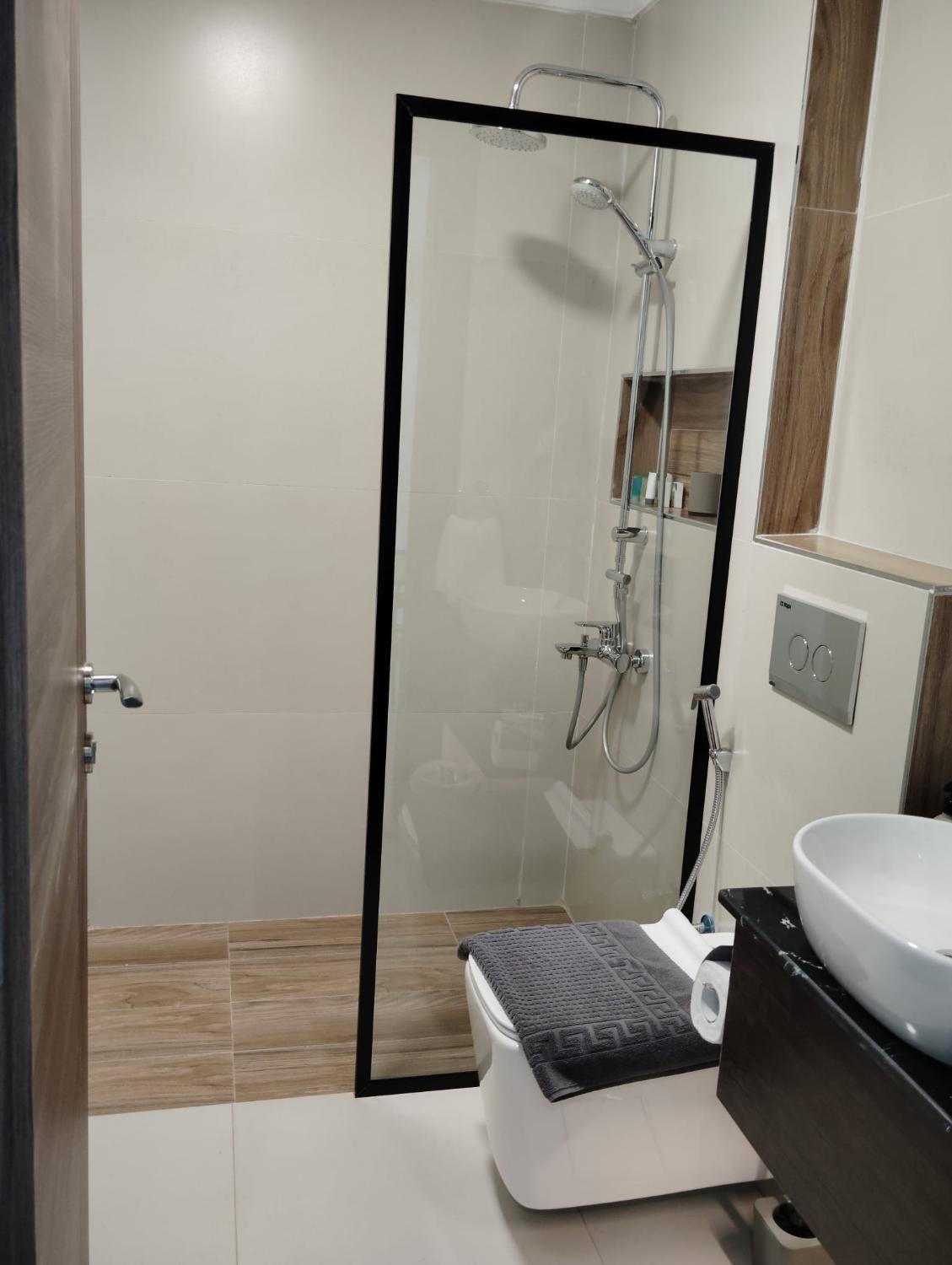 Bathroom 4, Sunrise hotel suite Salmiya Block 10 Kuwait