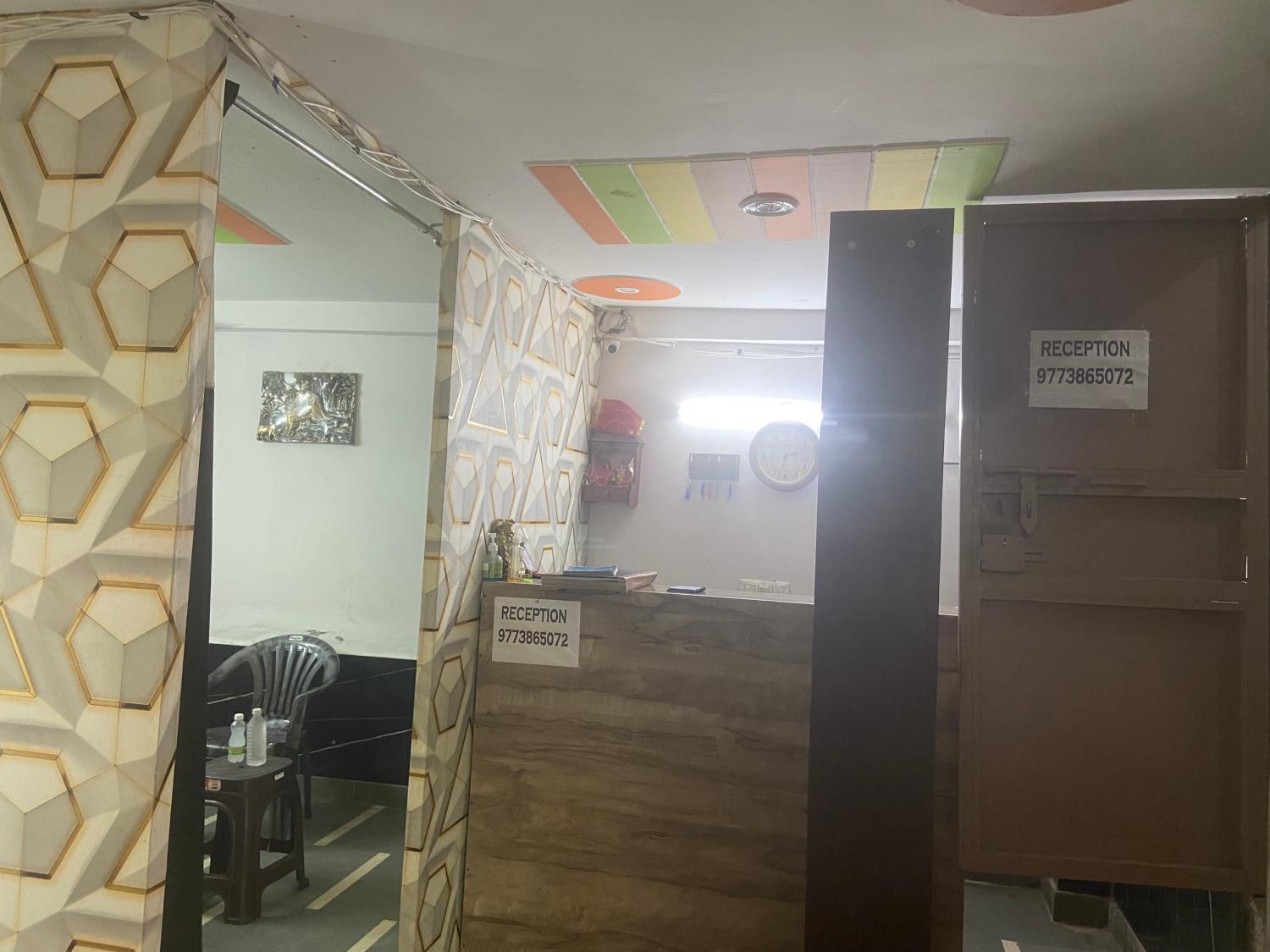 2, Couple Friendly Hotel Feelinn Near Ramesh Nagar Metro Station, Delhi