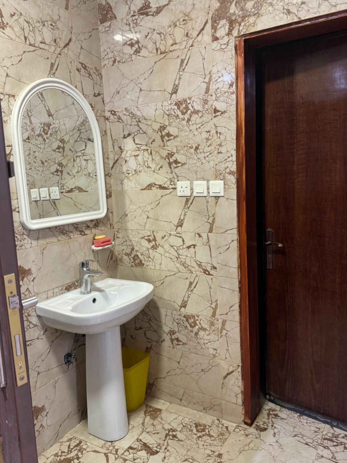 Bathroom 5, وحدات رند السكنيه