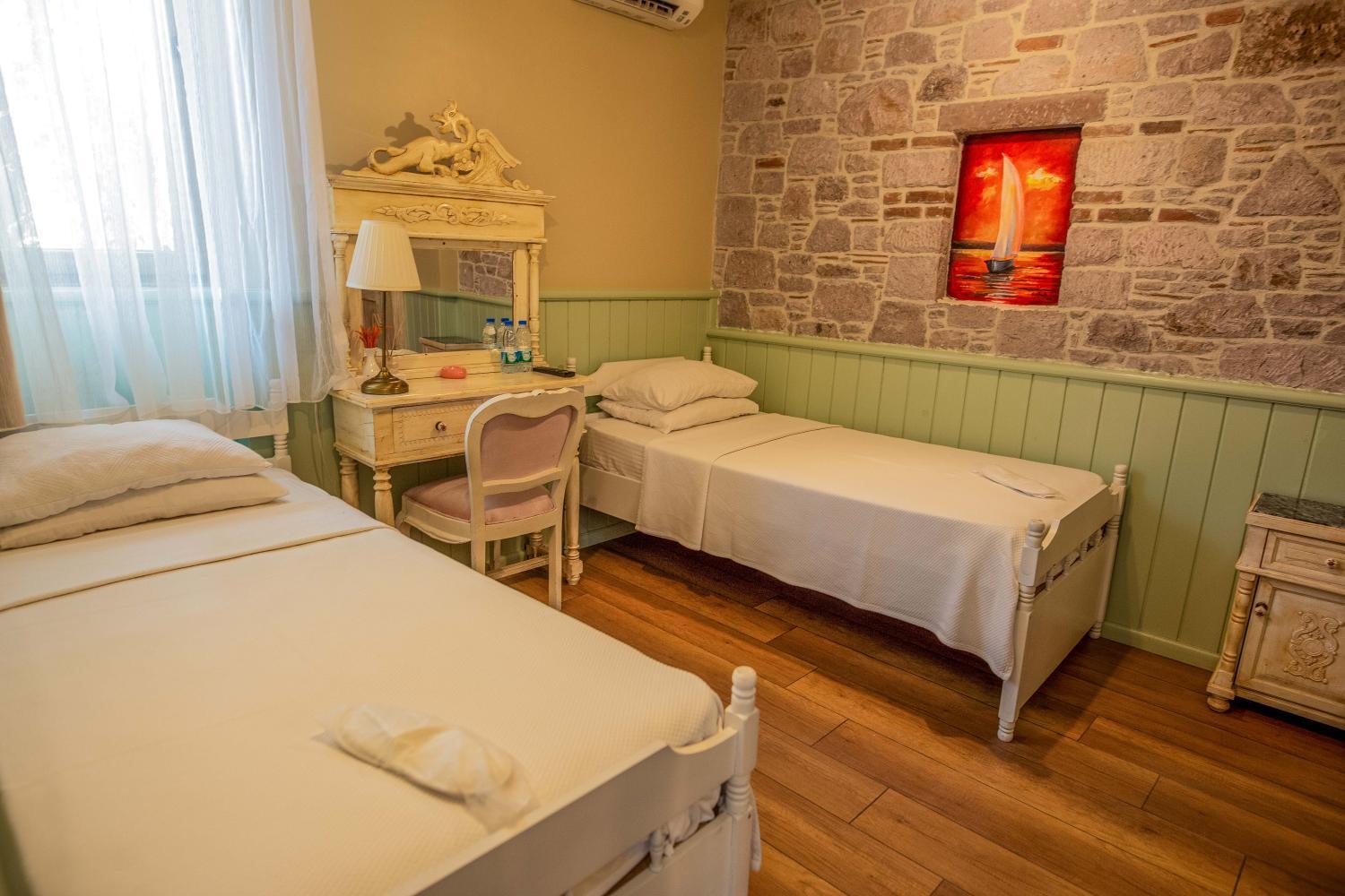 2, cunda mor limon otel, Ayvalık