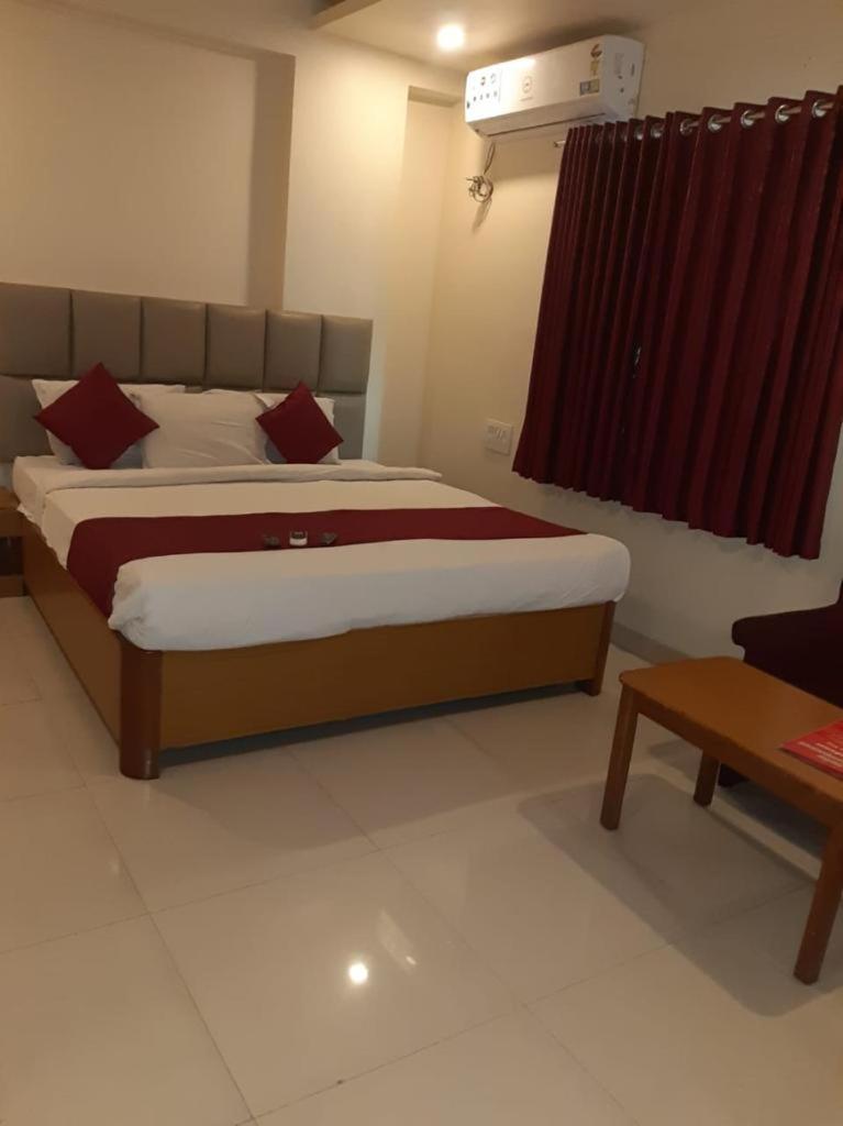 4, Hotel Luxury Hill top, Hyderabad