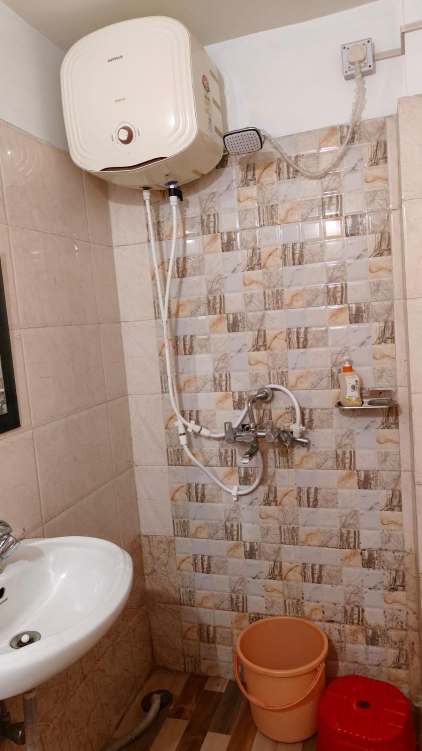 Bathroom 4, Aditya Inn, Ranchi