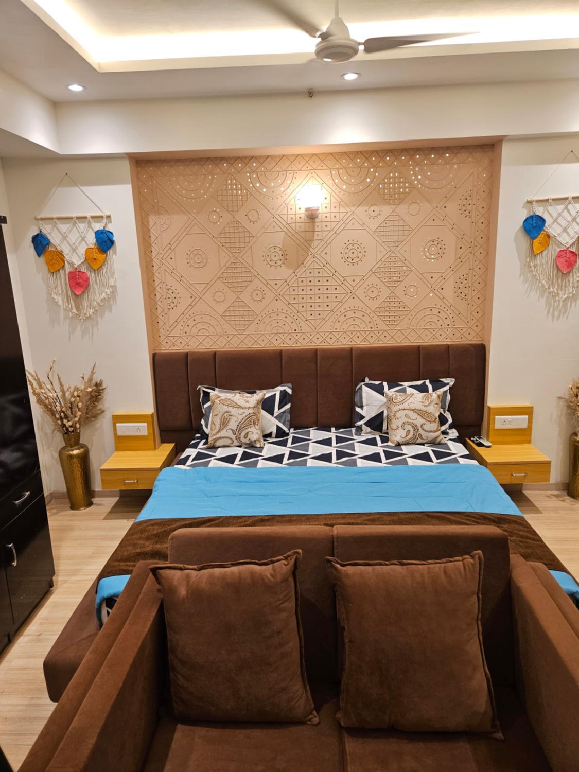 3, LUSH STAYS x DLF Mypad, Lucknow