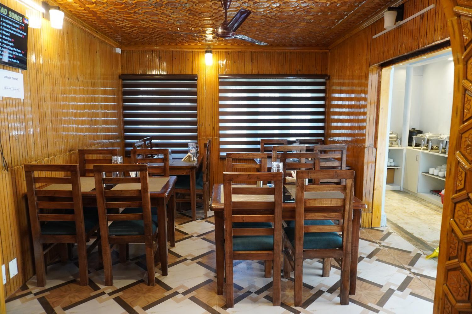 4, Hotel Arbor, Srinagar