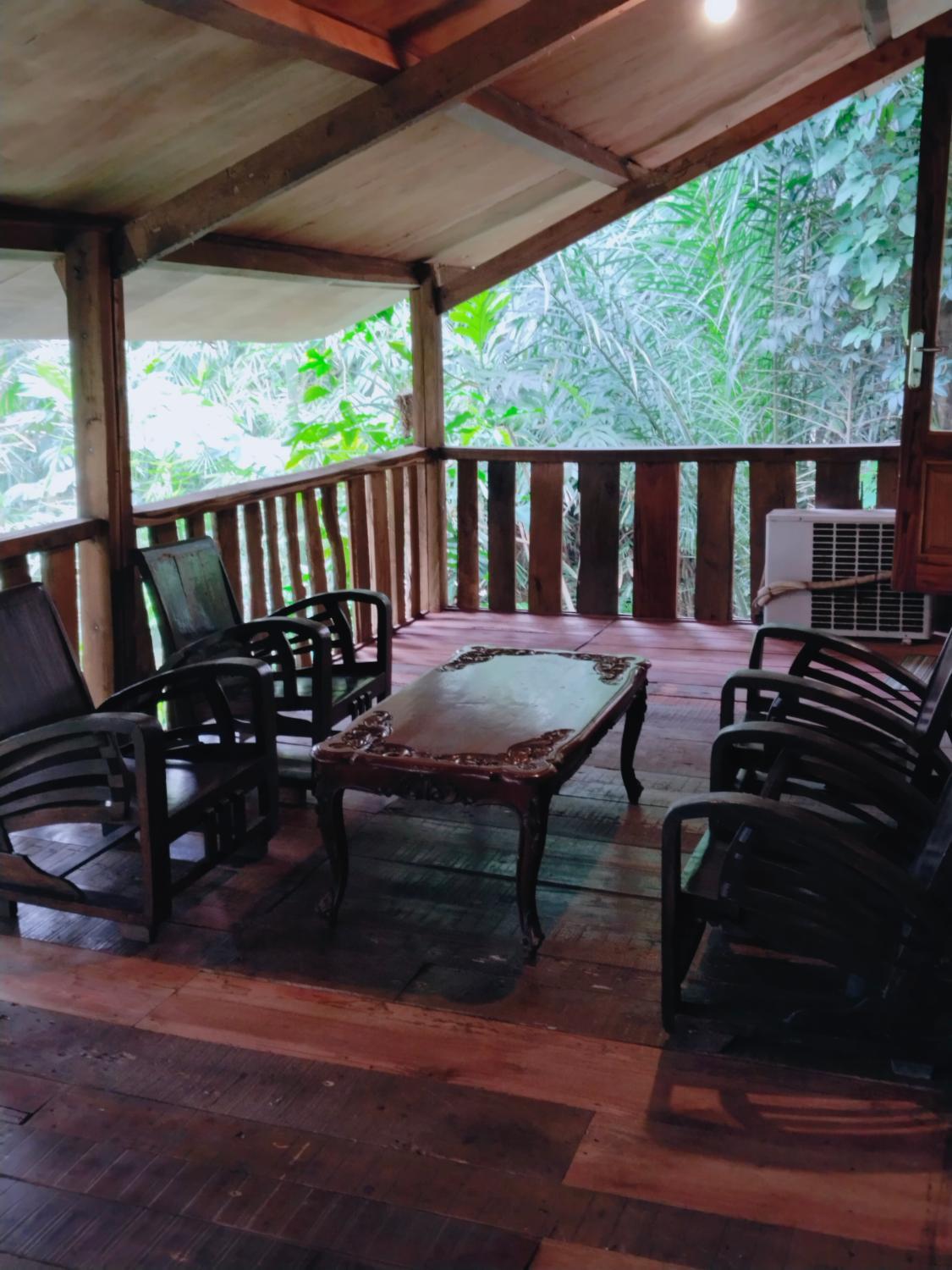 1, Villa pepohonan, Depok