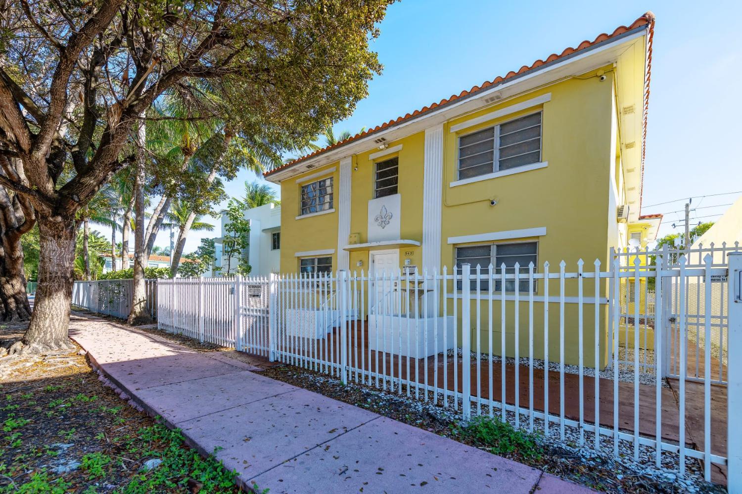 Others 4, Bellamor Apts at 5th St Shopping Mall, Miami-Dade