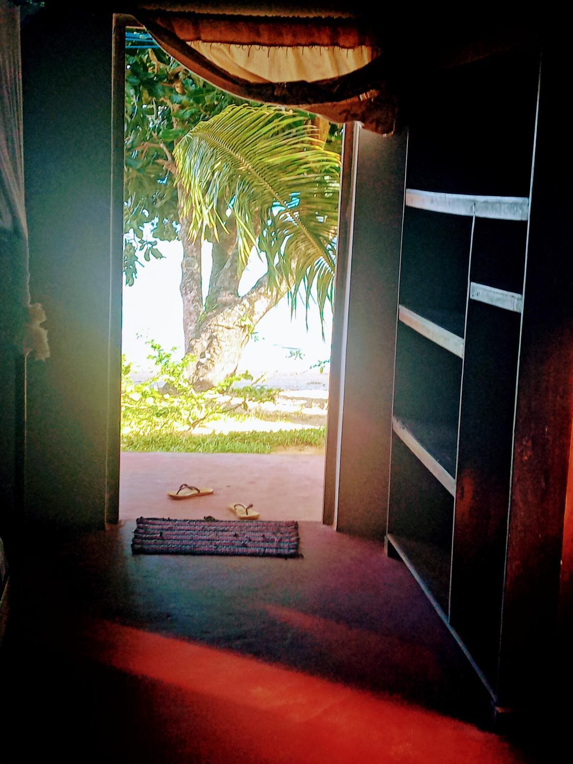 5, bungalows double les pieds dans l eau, Analanjirofo