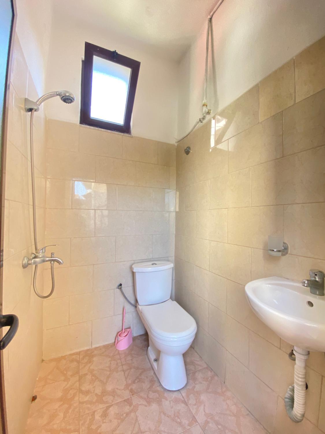 5, Vila Semako, Durrësit