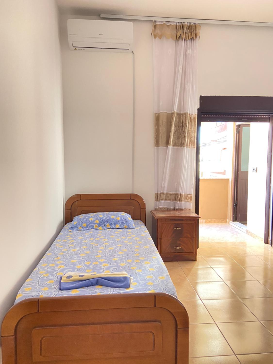 4, Vila Semako, Durrësit