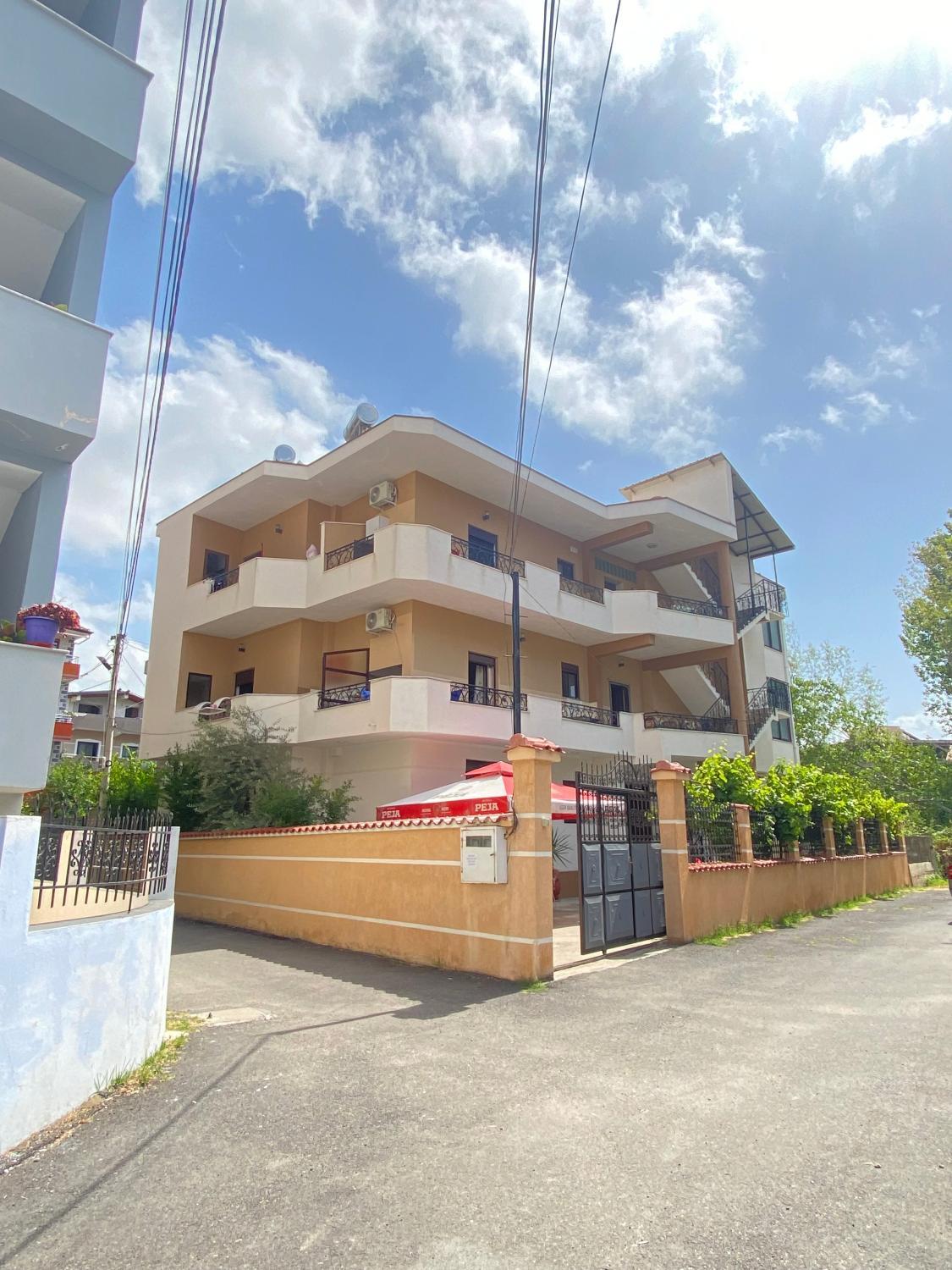 2, Vila Semako, Durrësit