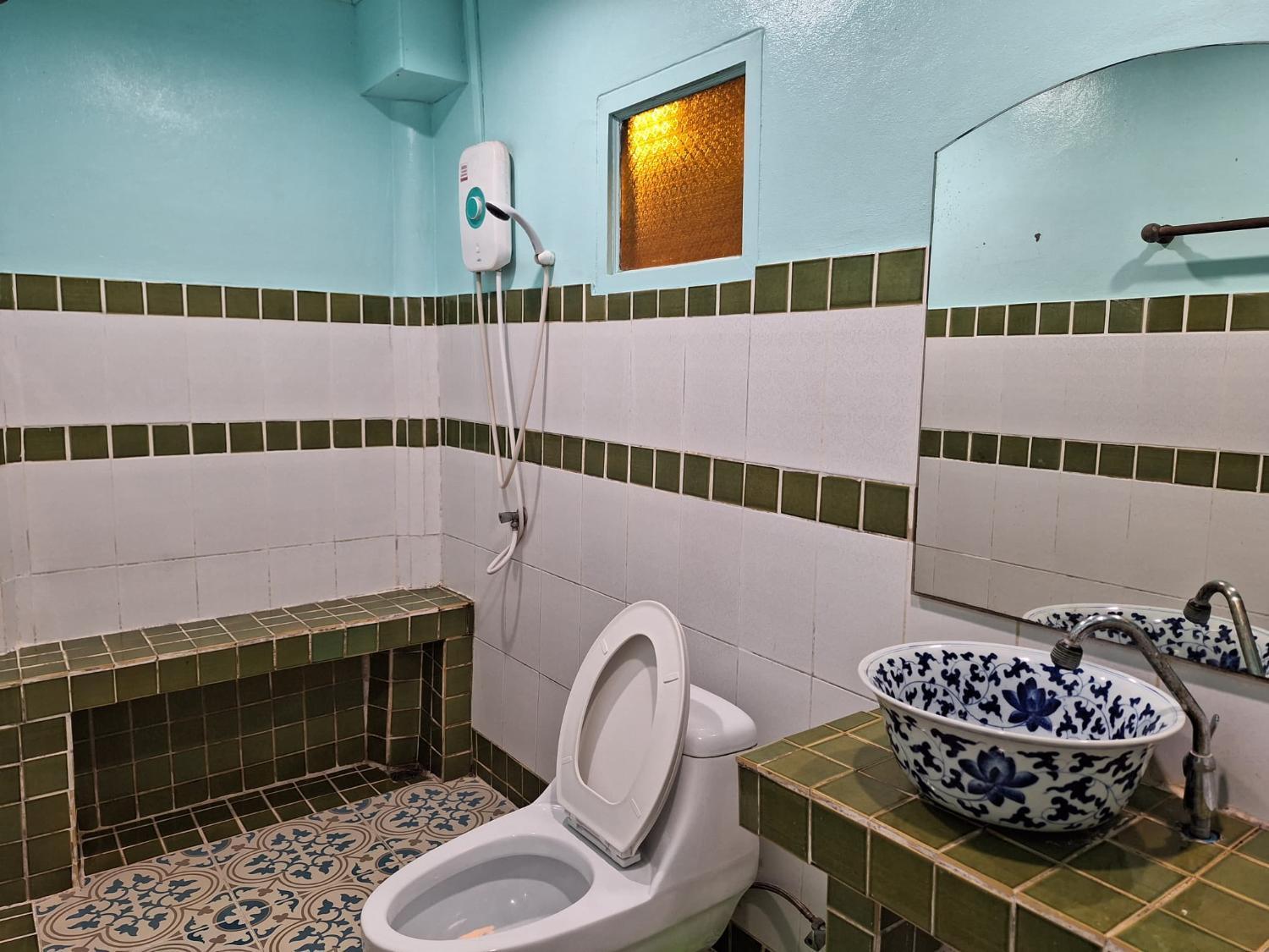 4, Baanrak amphawa homestay, Amphawa