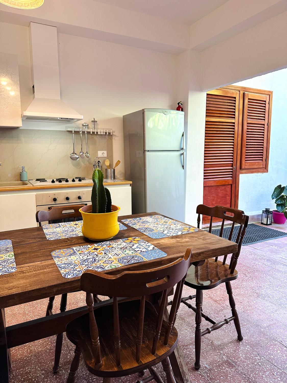 5, Edera House, Palermo