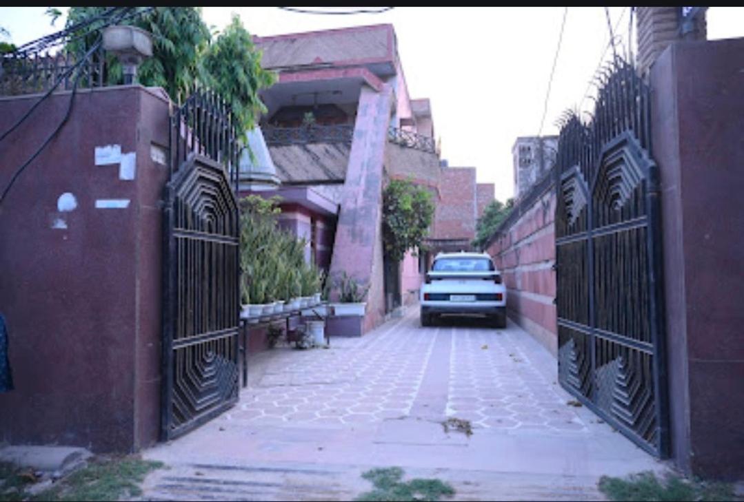 Entrance, Vanika Homestay, Varanasi